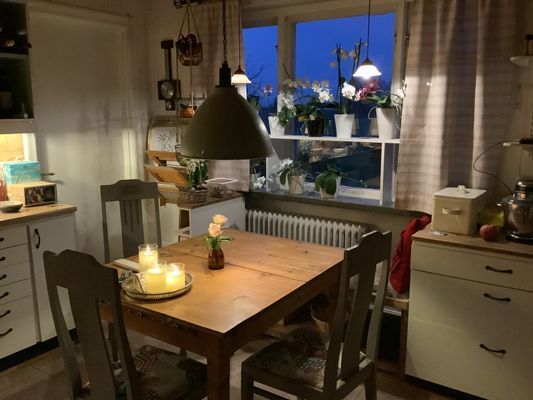 Hyr denna stuga i Löderup på 100 m². 4-6 sängplatser. 7 900 - 8 100 kr per vecka. Se bilder och tillgänglighet här.