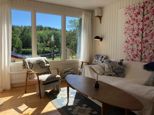 Hyr denna stuga i Mariefred på 84 m². 8 sängplatser. 9 000 - 13 500 kr per vecka. Se bilder och tillgänglighet här.