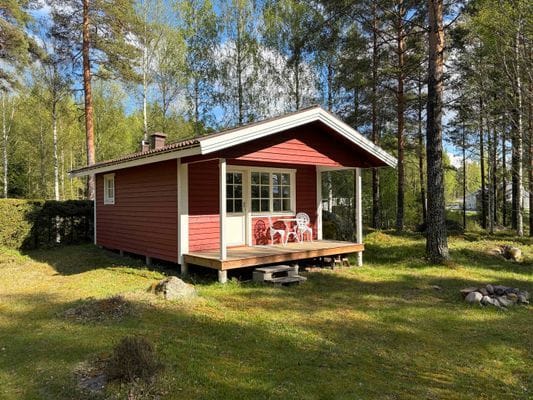 Hyr denna stuga i Smedjebacken på 60 m². 5-9 sängplatser. 5 000 - 9 500 kr per vecka. Se bilder och tillgänglighet här.