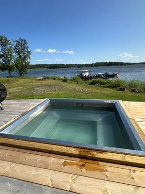 Nyrenoverat sommarhus med fantastisk sjötomt - Bild 24