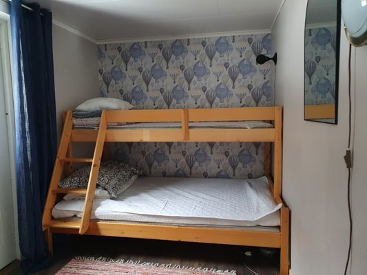 Stuga med sjöutsikt, bad, vandringsleder & fiske i - Bild 10