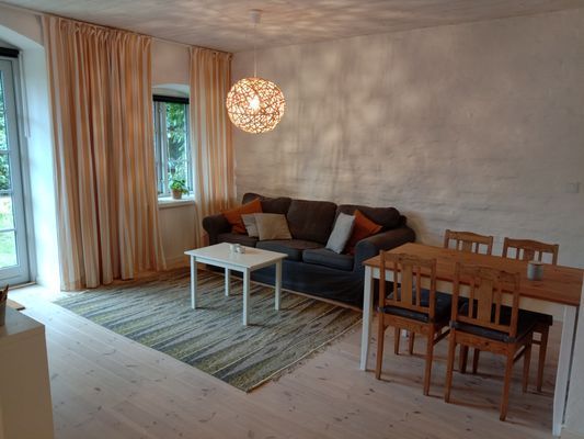 Hyr denna stuga i Strandbaden på 50 m². 2 sängplatser. 4 500 - 5 800 kr per vecka. Se bilder och tillgänglighet här.
