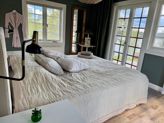 Topprenoverat med privat brygga på gård i Sörmland - Bild 45
