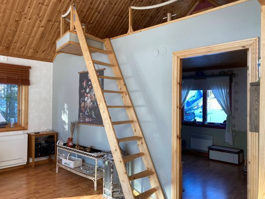 Vardagsrum, trappa till sovloft