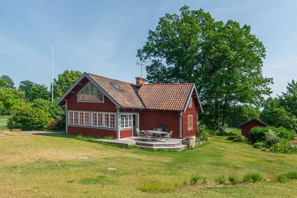 Hyr denna stuga i Mölnbo på 150 m². 8 sängplatser. Från 16 472 kr per vecka. Se bilder och tillgänglighet här.