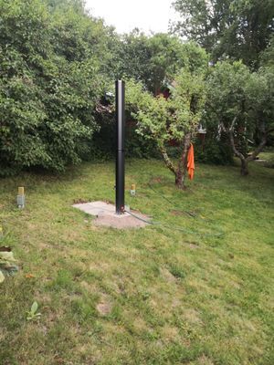 Soluppvärmd utedusch