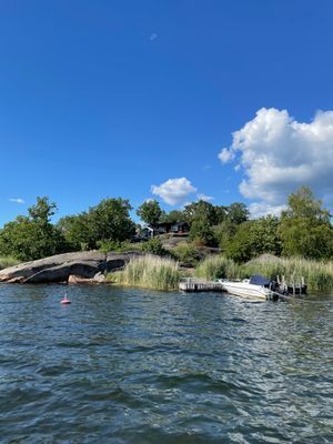 Mysig sommarstuga vid havet
