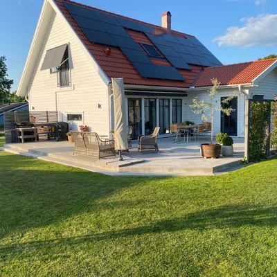 Stor villa centralt nära havet