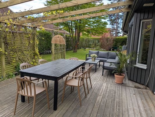 Hyr denna stuga i  på 186 m². 5-8 sängplatser. Från 29 400 kr per vecka. Se bilder och tillgänglighet här.