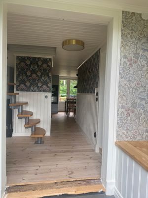 Hyr denna stuga i Byxelkrok på 65 m². 4 sängplatser. 8 500 - 12 000 kr per vecka. Se bilder och tillgänglighet här.