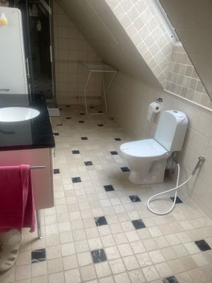 Andra plan i huset hyrs ut - Bild 6