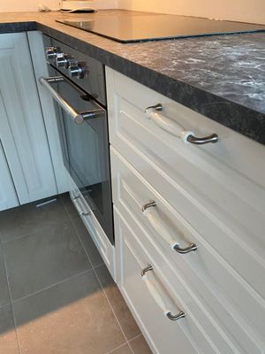 Hyr denna stuga i  på 58 m². 3 sängplatser. 3 000 - 6 500 kr per vecka. Se bilder och tillgänglighet här.
