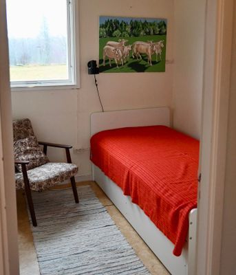 Sovrum nr 1.Säng med extrabädd utdragbar.