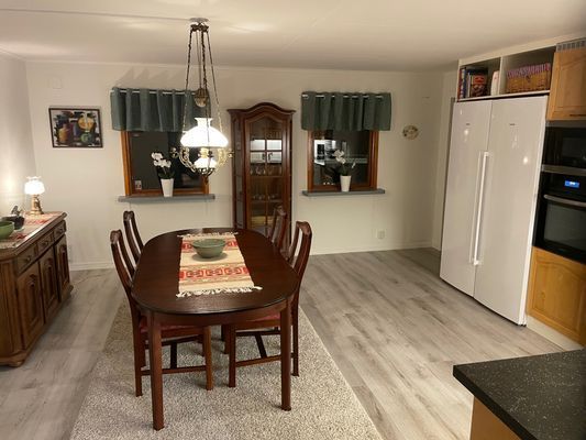 Nyrenoverad stuga i naturskönt läge.