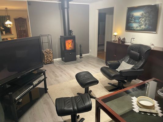 Nyrenoverad stuga i naturskönt läge. - Bild 8