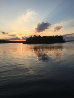 Mysig skärgårds stuga nära havet med kök och loft - Bild 9
