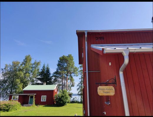 Hyr denna stuga i Östersund på 60 m². 3-4 sängplatser. 550 - 900 kr per dag. Se bilder och tillgänglighet här.