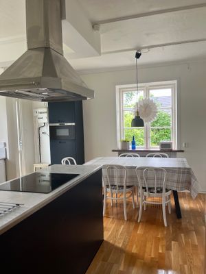 Byhus för många med stor trädgård nära Sankt Olof - Bild 9