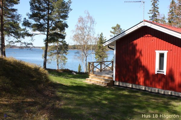 Hyr denna stuga i Gällnö på 60 m². 6 sängplatser. Pris ej tillgängligt. Se bilder och tillgänglighet här.