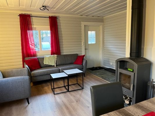 Bild 4 på Nyrenoverad stuga nära bad, fiske och skidorter