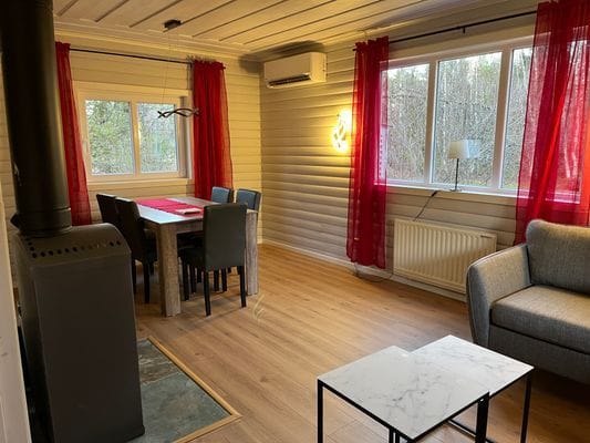 Nyrenoverad stuga nära bad, fiske och skidorter - Bild 6