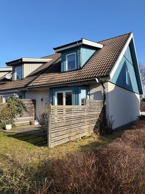Hyr denna stuga i Ystad på 95 m². 4-6 sängplatser. 7 500 - 9 000 kr per vecka. Se bilder och tillgänglighet här.