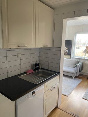 Bild 4 på Sjönära Sjöutsikt Hjälmaren Sandstrand Brygga Bad