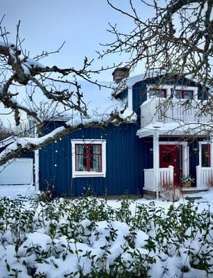 Mysigt hus i kyrkby nära Vänern - Bild 72