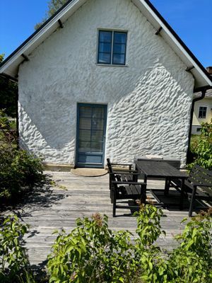 Hyr denna stuga i Gotland på 60 m². 4 sängplatser. 5 600 - 8 000 kr per vecka. Se bilder och tillgänglighet här.