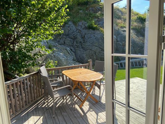 Hyr denna stuga i Bohuslän på 30 m². 3-5 sängplatser. Från 6 000 kr per vecka. Se bilder och tillgänglighet här.