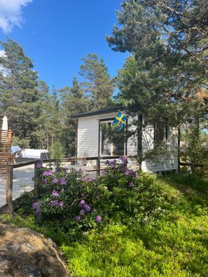 Hyr denna stuga i Norrtälje på 45 m². 4-5 sängplatser. 4 500 - 6 900 kr per vecka. Se bilder och tillgänglighet här.