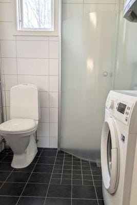 Mysig stuga med poolområde - Bild 14