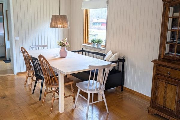 Bild 4 på Mysig stuga med poolområde