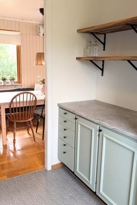 Mysig stuga med poolområde - Bild 8