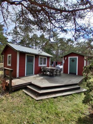 Hyr denna stuga i Lummelunda på 83 m². 6 sängplatser. 8 500 - 9 000 kr per vecka. Se bilder och tillgänglighet här.