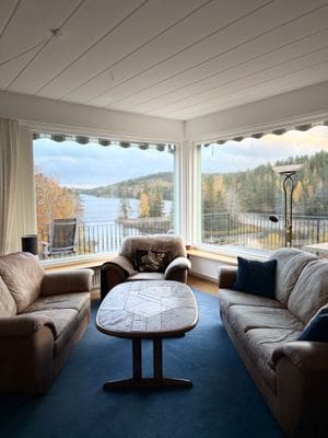 Stort hus med bastu, båt, brygga och sjöutsikt!