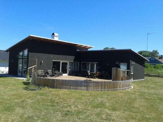 Hus+gästhus+pool, LEDIG V.27 sänkt pris