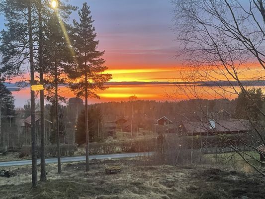 Hyr denna stuga i Leksand på 102 m². 8-10 sängplatser. 12 500 - 20 000 kr per vecka. Se bilder och tillgänglighet här.