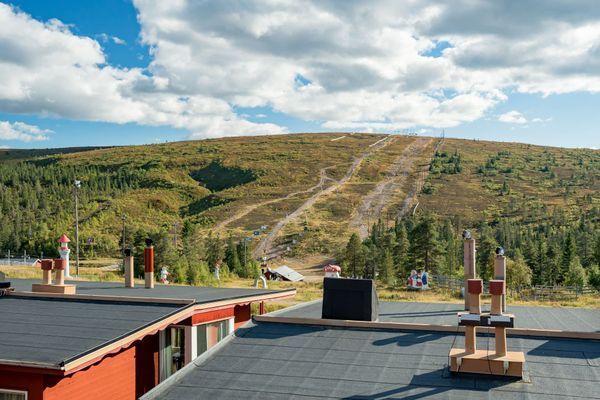 Etagelägenhet med balkong mot backarna/fjället - Bild 8