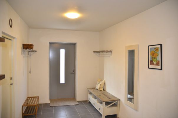 Hyr denna stuga i Simrishamn på 150 m². 10 sängplatser. 8 000 - 20 000 kr per vecka. Se bilder och tillgänglighet här.