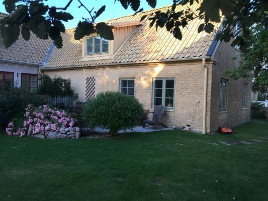 Hyr denna stuga i Rammsjöstrand på 105 m². 5-6 sängplatser. Från 21 950 kr per vecka. Se bilder och tillgänglighet här.