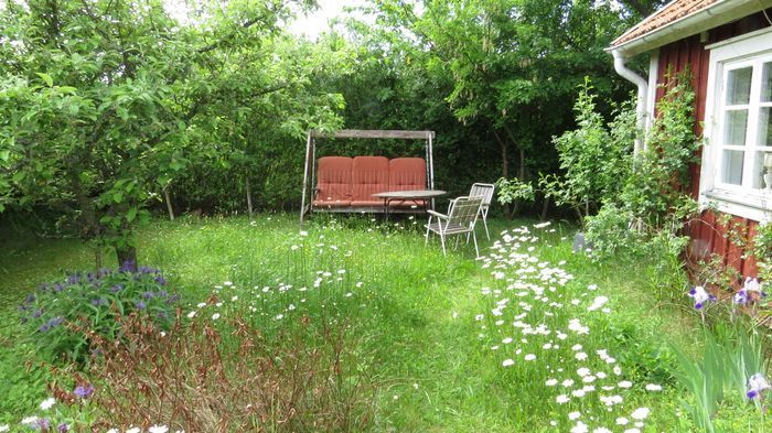 Hyr denna stuga i  på 50 m². 2-4 sängplatser. Från 4 700 kr per vecka. Se bilder och tillgänglighet här.