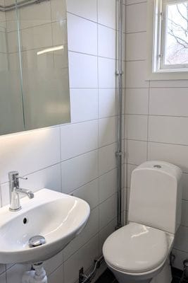 Mysig stuga med poolområde - Bild 13