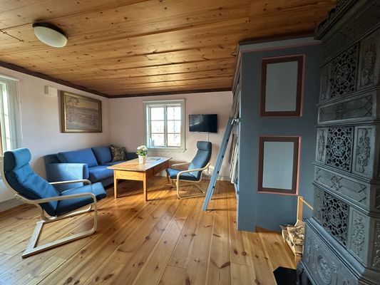 Hyr denna stuga i Harsa på 60 m². 4-6 sängplatser. 3 900 - 9 600 kr per vecka. Se bilder och tillgänglighet här.