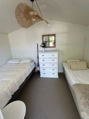 Nyrenoverat sommarhus med fantastisk sjötomt - Bild 27