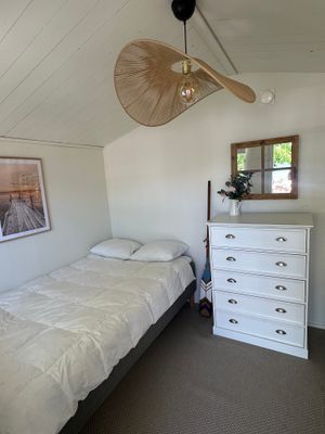 Nyrenoverat sommarhus med fantastisk sjötomt - Bild 26