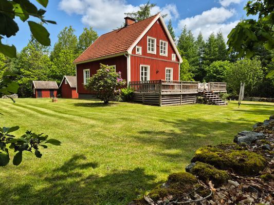 Hyr denna stuga i  på 75 m². 3-5 sängplatser. Pris ej tillgängligt. Se bilder och tillgänglighet här.
