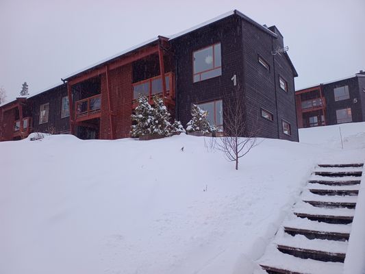 Hyr denna stuga i Åre på 70 m². 6-7 sängplatser. 5 000 - 12 000 kr per vecka. Se bilder och tillgänglighet här.