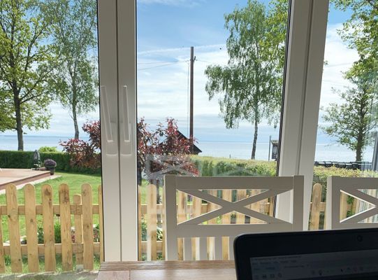 Hyr denna stuga i Kalmar på 52 m². 4-6 sängplatser. Från 8 500 kr per vecka. Se bilder och tillgänglighet här.