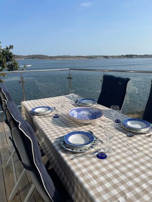 Hyr denna stuga i Marstrand på 90 m². 6-8 sängplatser. Pris ej tillgängligt. Se bilder och tillgänglighet här.